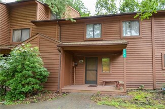 241 Sedburgh Ct, Bushkill, PA 18324