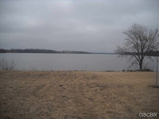 29 W Bay Rd, Lake Park, IA 51347