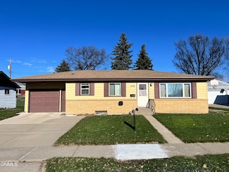 2516 Kimberly Ave, Bismarck, ND 58501