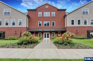 15-27 Royal Ave Unit 304, Hawthorne, NJ 07506