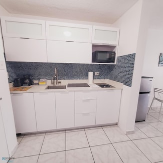 5869 Isla Verde Ave Unit 10, Carolina, PR 00979