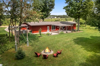 21051 Read Rd, Copemish, MI 49625
