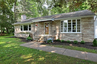 307 Fairlea Rd, Orange, CT 06477