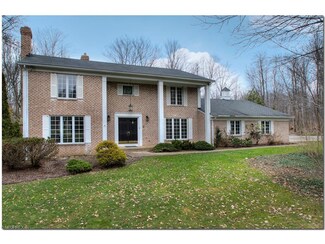 7759 Sugarbush Ln, Gates Mills, OH 44040