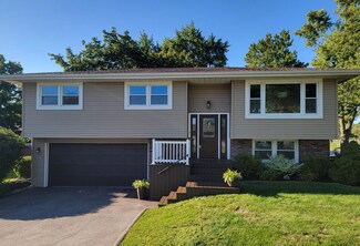 901 Iroquois Dr, Crown Point, IN 46307