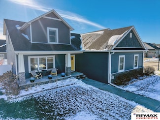 225 Knotty Pine Ln, Seward, NE 68434