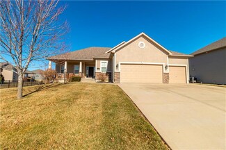 4204 Stonegate Dr, Saint Joseph, MO 64505