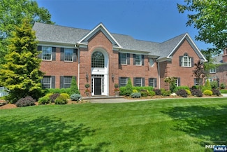 18 Mettowee Farms Ct, Upper Saddle River, NJ 07458