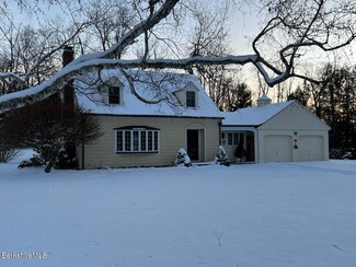 25 Nielsen Ln, Lenox, MA 01240