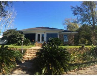 4131 Laurin St, Moss Point, MS 39563