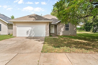 3245 W Lombard St, Springfield, MO 65802