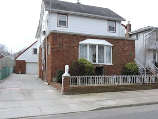 18 Leach St, Lynbrook, NY 11563