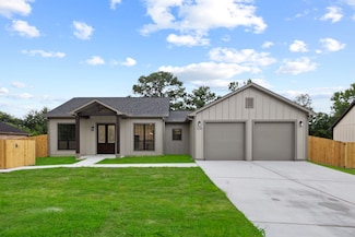 5290 Highlander Dr, Orange, TX 77630