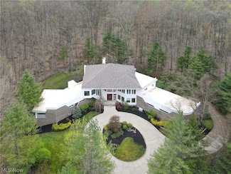 25 River Mountain Dr, Chagrin Falls, OH 44022