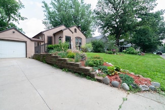 1848 Malvern St, Saint Paul, MN 55113