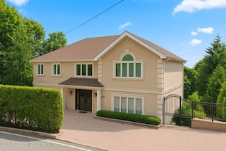 76 Douglas Rd, Staten Island, NY 10304