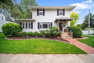 1605 E Taylor St, Bloomington, IL 61701