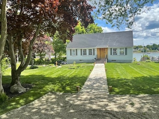 8 Pine Tree Dr, Wareham, MA 02532