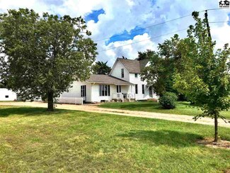 1826 Arapaho Rd, Moundridge, KS 67107