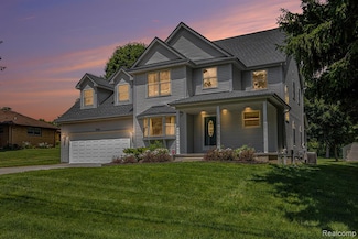 3074 Woodcrest Rd, Rochester Hills, MI 48309
