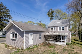 87 Avery Ave, Patchogue, NY 11772