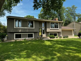 10890 Northmark Dr, Eden Prairie, MN 55344