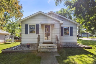 541 1st St S, Winsted, MN 55395