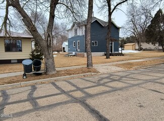 607 S 1st St, Strasburg, ND 58573