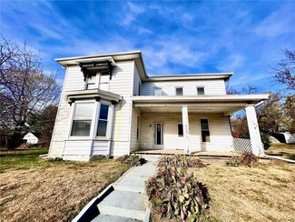 301 W Nodaway St, Oregon, MO 64473