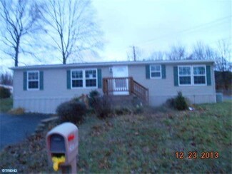 2401 Downing St, Reading, PA 19605