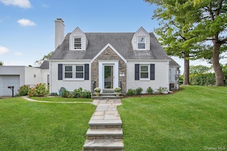 175 North St, Locust Valley, NY 11560