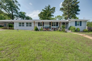 207 Inwood Dr, Palestine, TX 75801