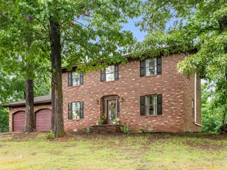 944 W Glazypeau Rd, Hot Springs Village, AR 71909