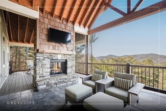 62 Channel View Dr, Cullowhee, NC 28723