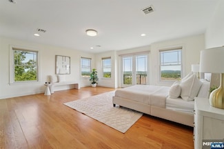 19 Summit Dr, North Caldwell, NJ 07006