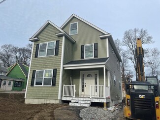 48 Hampstead St, Lowell, MA 01852