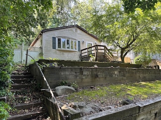 12 Hampton Rd, Sound Beach, NY 11789