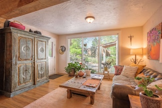 607 Valverde St Unit 607, Taos, NM 87571
