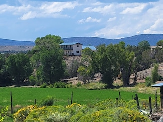 78 Old State Road 3, Arroyo Hondo, NM 87513