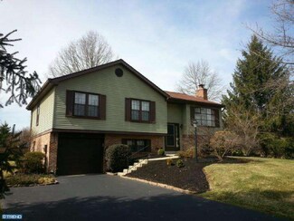 123 Hedgerow Ln, Reading, PA 19606
