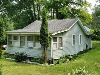 15 S Parkway Dr, Arcade, NY 14009