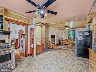 687 S Washington St, Berkeley Springs, WV 25411