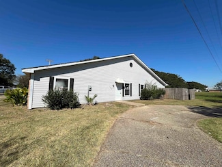 100 Wolfe St, Thibodaux, LA 70301