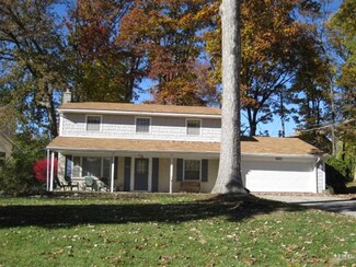 8243 Sunny Ln, Fort Wayne, IN 46835