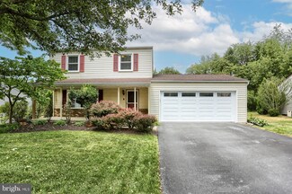 418 Sweetbriar Dr, Harrisburg, PA 17111