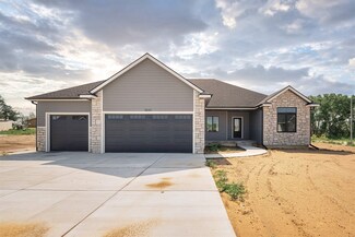2633 Ridgewood Ct, Salina, KS 67401