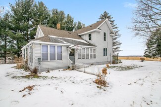 3708 E Lake Montcalm Rd, Edmore, MI 48829
