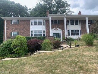 6990 Carriage Hill Dr Unit 201, Brecksville, OH 44141