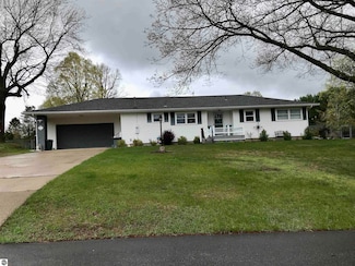 10691 S Grant Ave, Clare, MI 48617