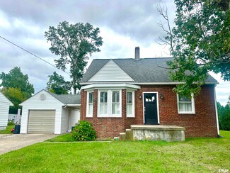 1 Adrienne Dr, Centralia, IL 62801